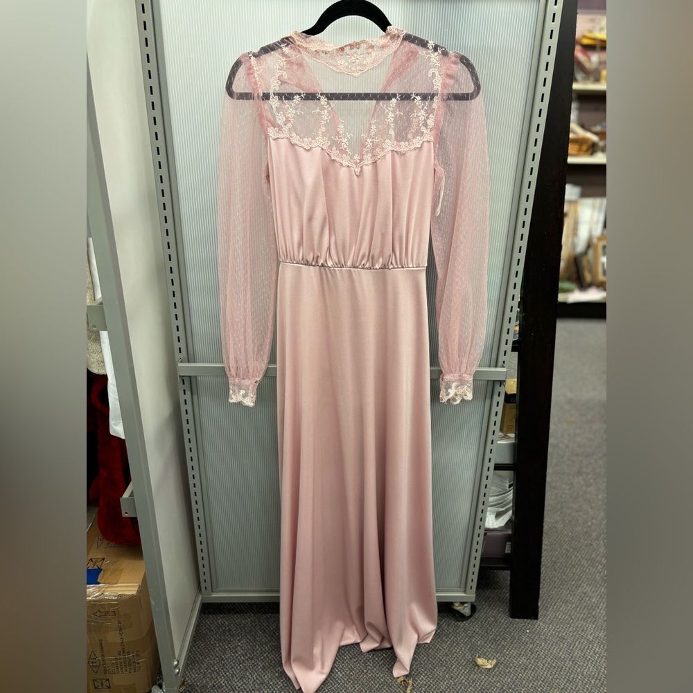 🛍️ NOLB ladies sm pink lace top dress with sleeves